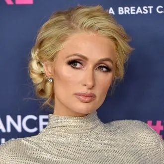 Paris Hilton dezvăluie inspirația din spatele inelului său de logodnă masiv gravat cu un „P”