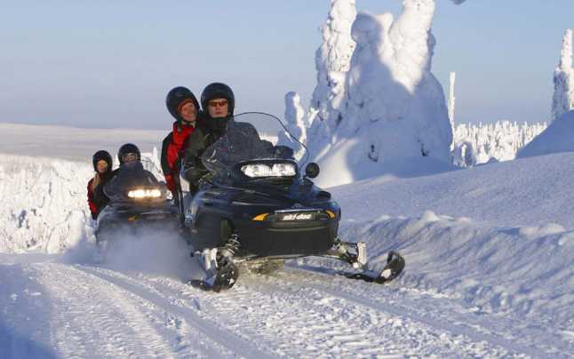 Un canadian decedat, cinci turişti francezi daţi dispăruţi in urma unui accident cu snowmobilul în Quebec