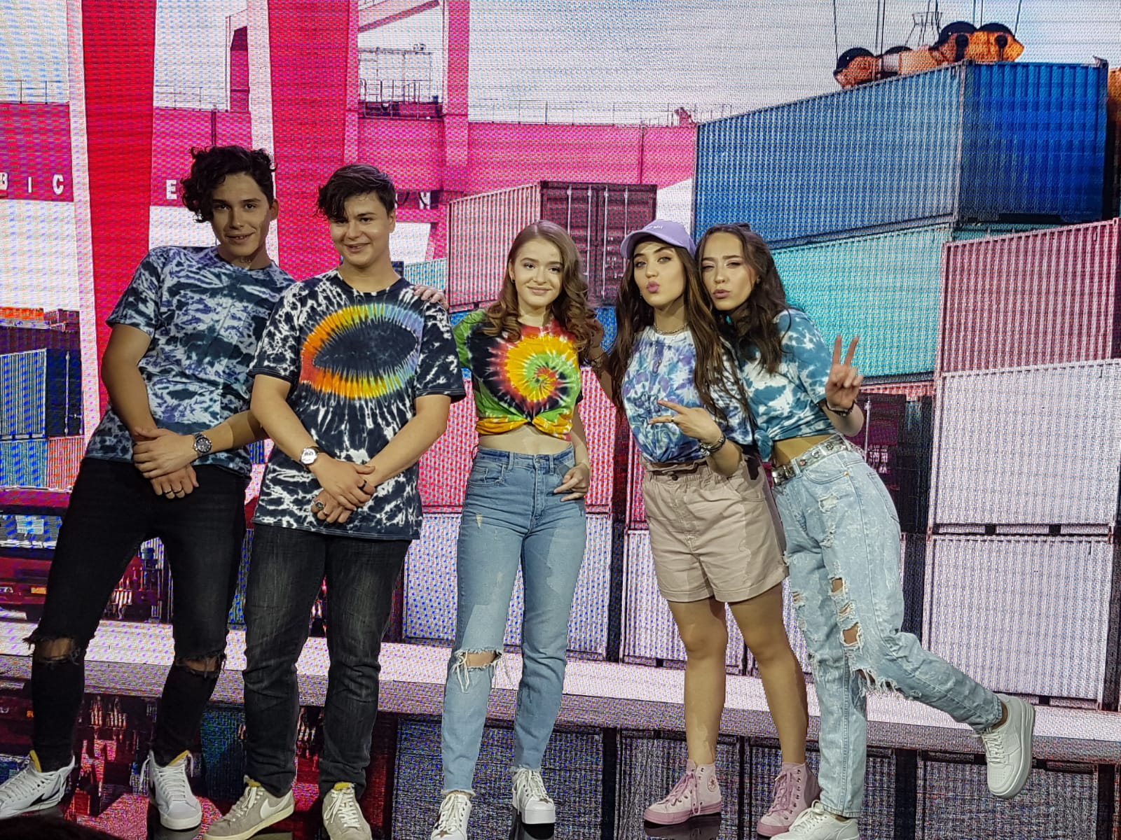 Trupa 6Teen a lansat videoclipul piesei „Te-aș lua în America” la FestiKids!