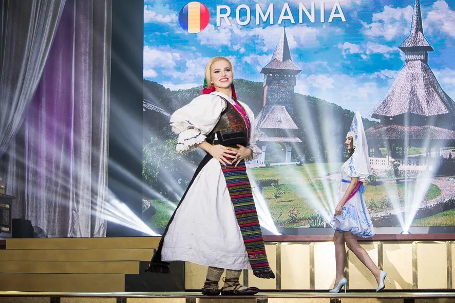 Ada Maria Ileana, Miss International Romania, workshop caritabil de Craciun pentru copiii lipsiti din Sintesti