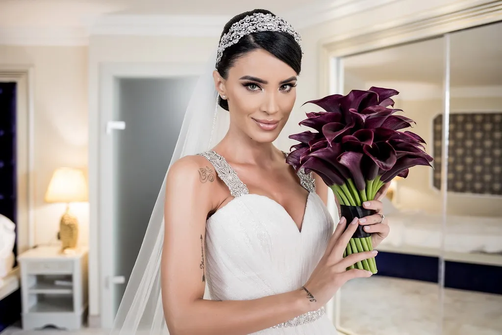 Adelina Pestritu isi liciteaza rochia de mireasa pentru modernizarea Sectiei de Pediatrie a Spitalului Judetean Campulung-Muscel