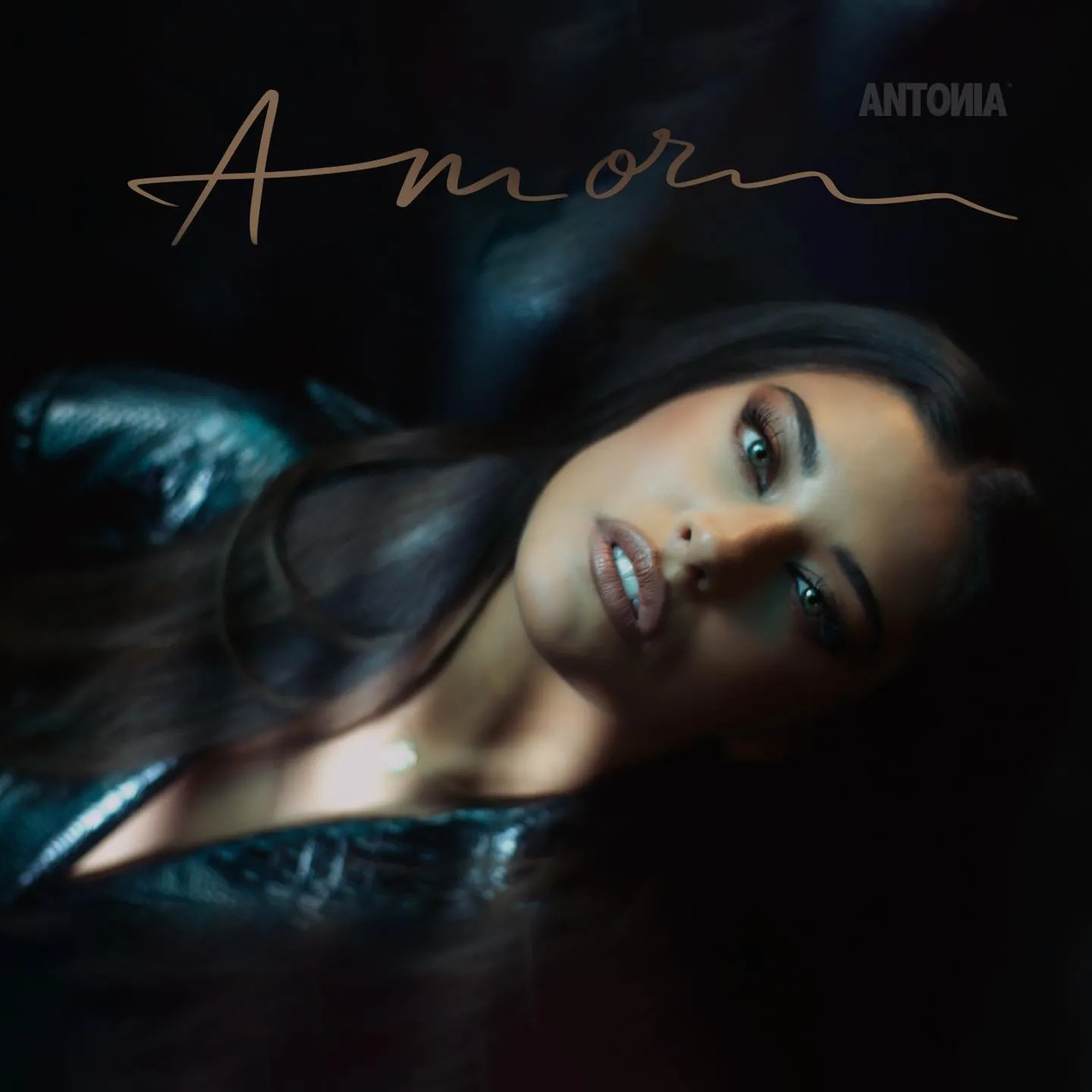 Antonia prezintă ”Amor”, o declarație de dragoste plină de emoție