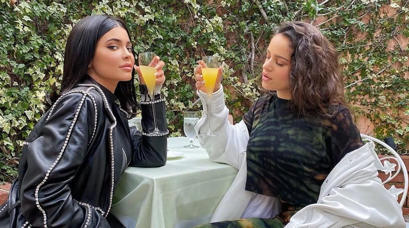 Rosalia şi Kylie Jenner, „logodite” pe Instagram