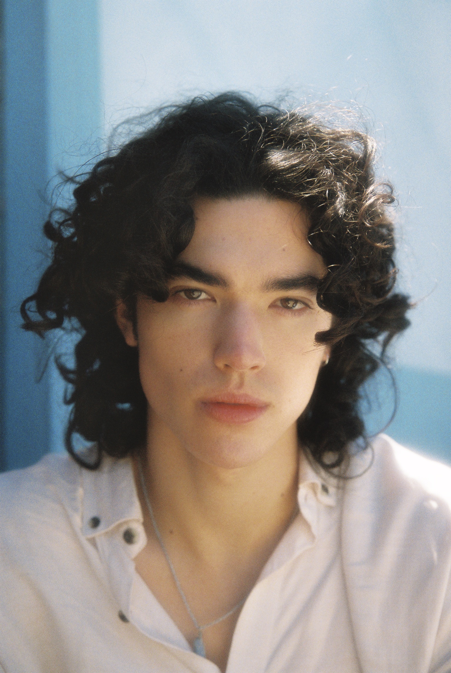 Conan Gray a lansat noul single „People Watching”