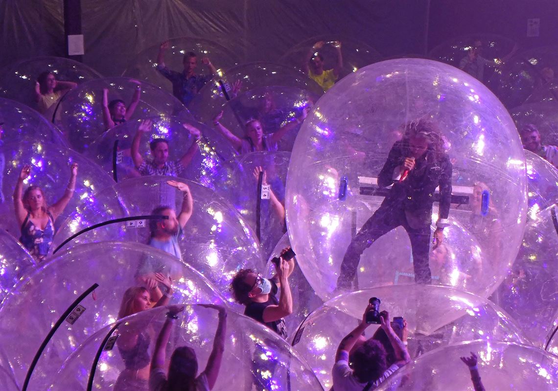 Flaming Lips organizează un concert unic de „bule spațiale” în Oklahoma