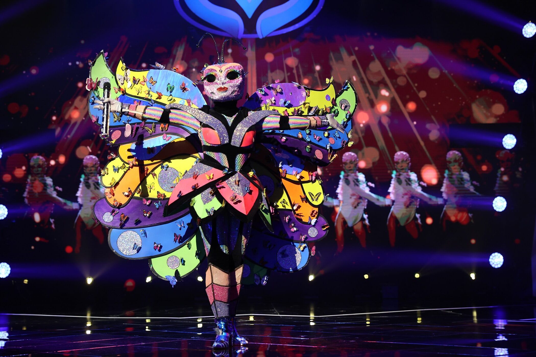 Fluturele isi deschide sufletul in fata detectivilor Masked Singer Romania: Succesul e iluzia cu care m-am hranit mult timp… E un pret pe care l-am platit pe propria piele!