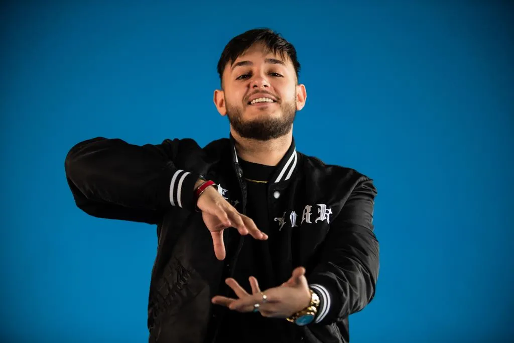 Johny Romano a lansat cu succes “Na Janau”! Connect- R e de vină!