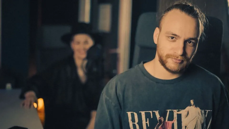 ”Amen”, piesa de pe albumul no 1 în UK, este compusă de Lucian Nagy, producătorul muzical de la HaHaHa Production