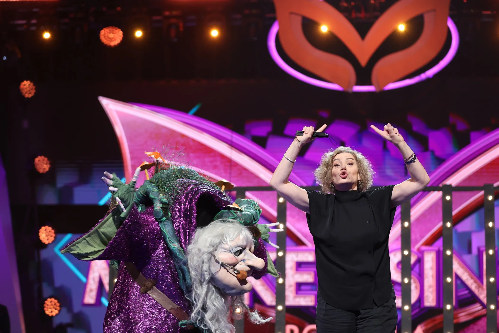 Moment fara precedent la Masked Singer Romania! Maia Morgenstern urca pe scena si adanceste si mai tare misterul unei masti: ”Nu, nu sunt eu Muma”