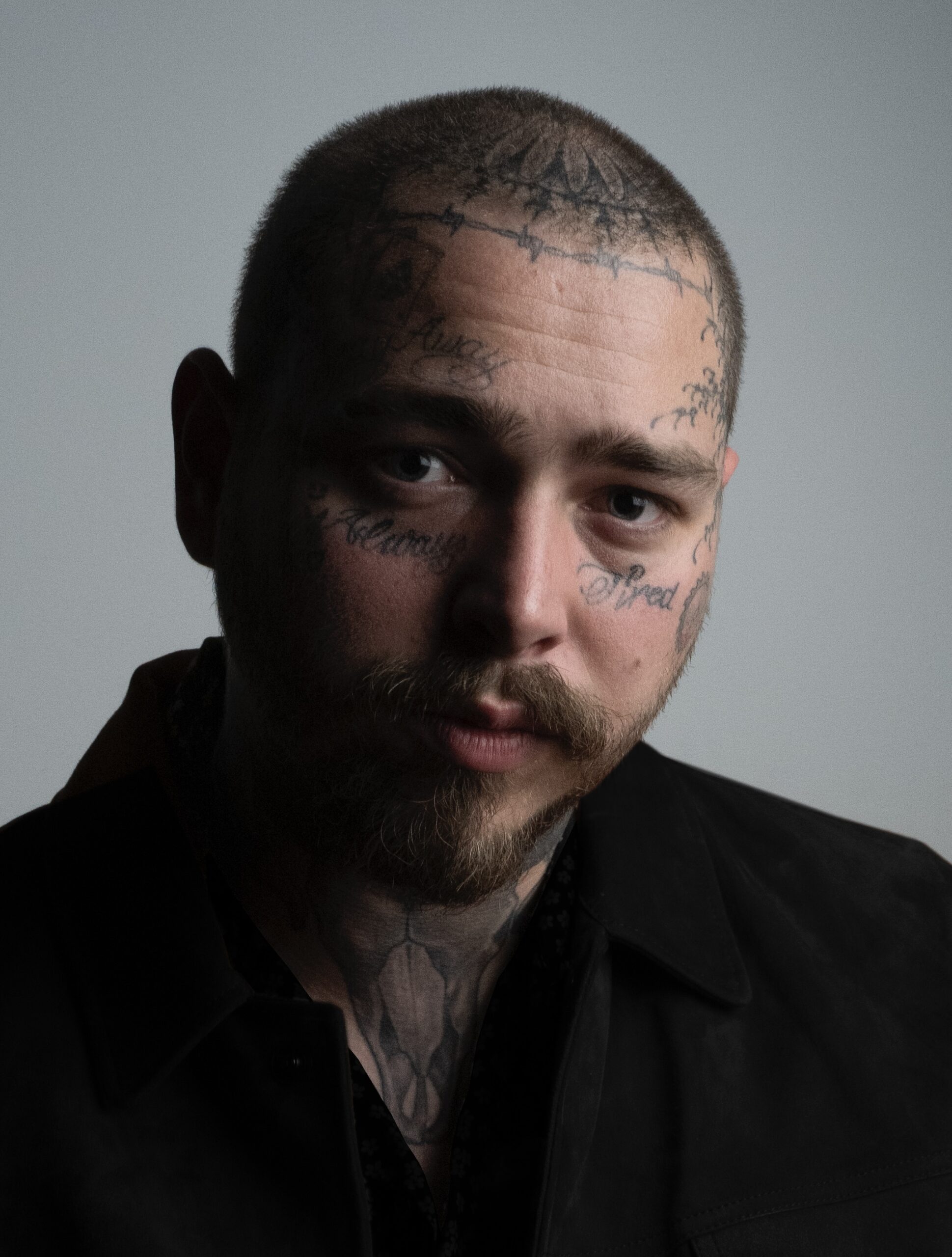 Post Malone lanseaza videoclipul piesei „Motley Crew”