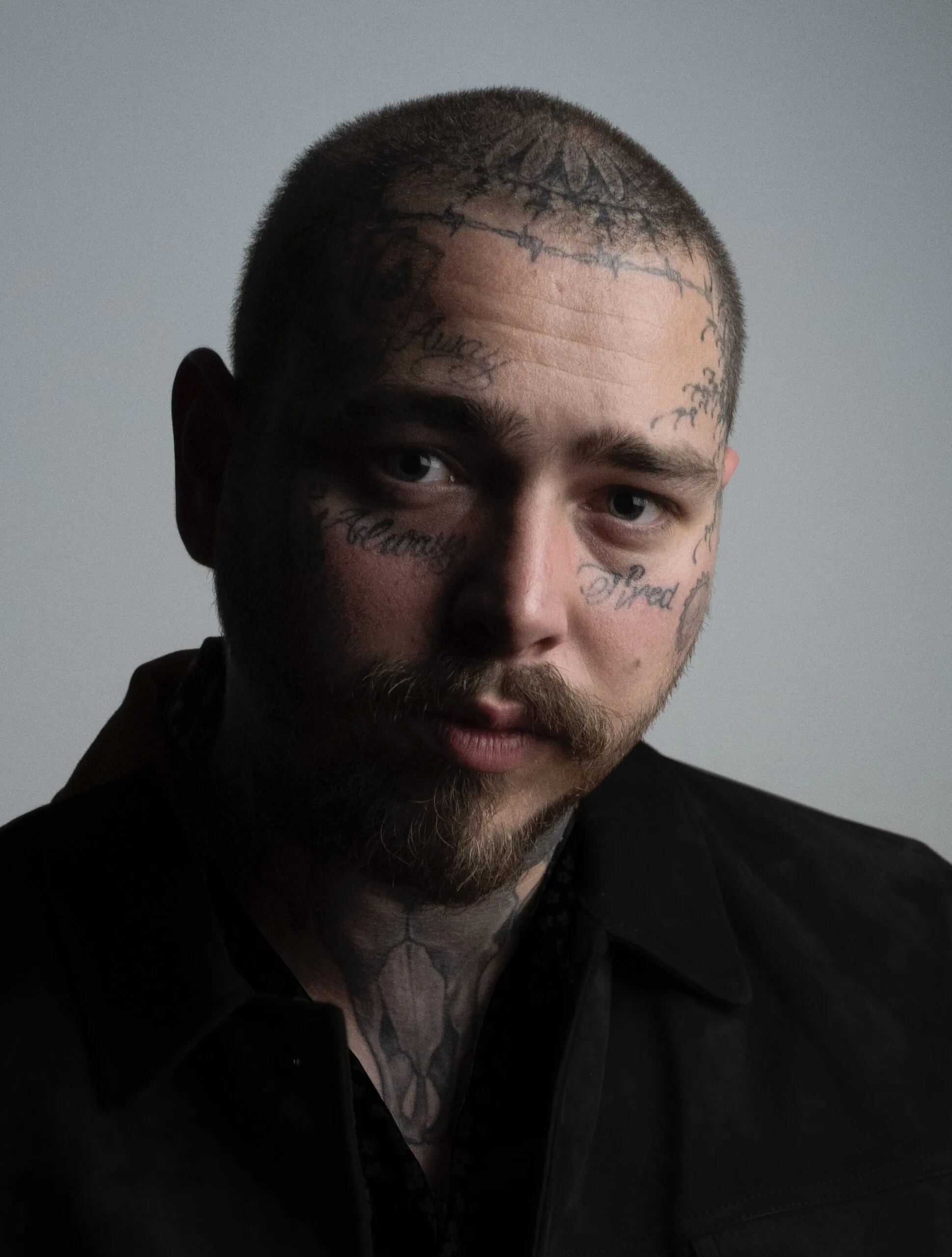 Post Malone lanseaza videoclipul piesei „Motley Crew”