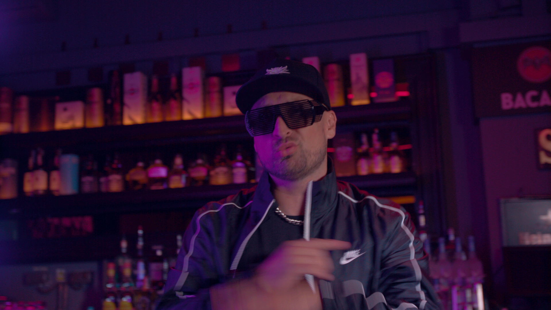 MR. VIK a lansat „Te Doi Gasolina”, o nouă piesă de dans din proiectul Friday Raggaeton