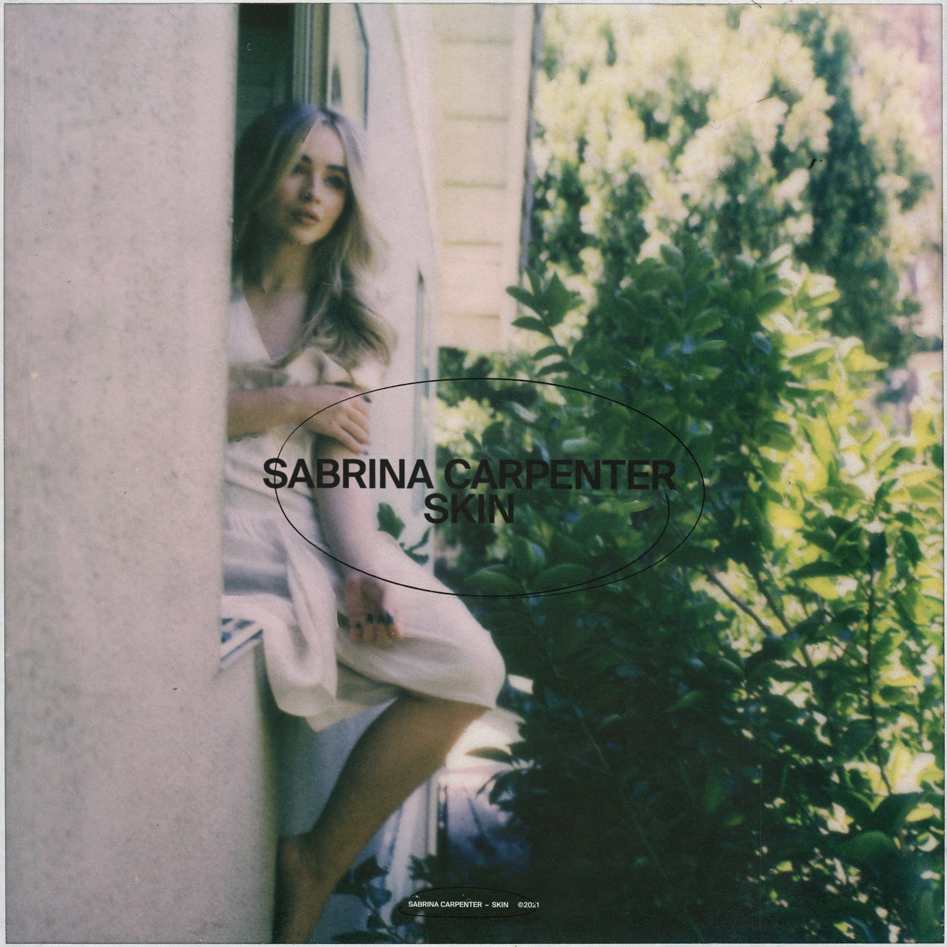 Sabrina Carpenter a lansat videoclipul piesei „Skin”