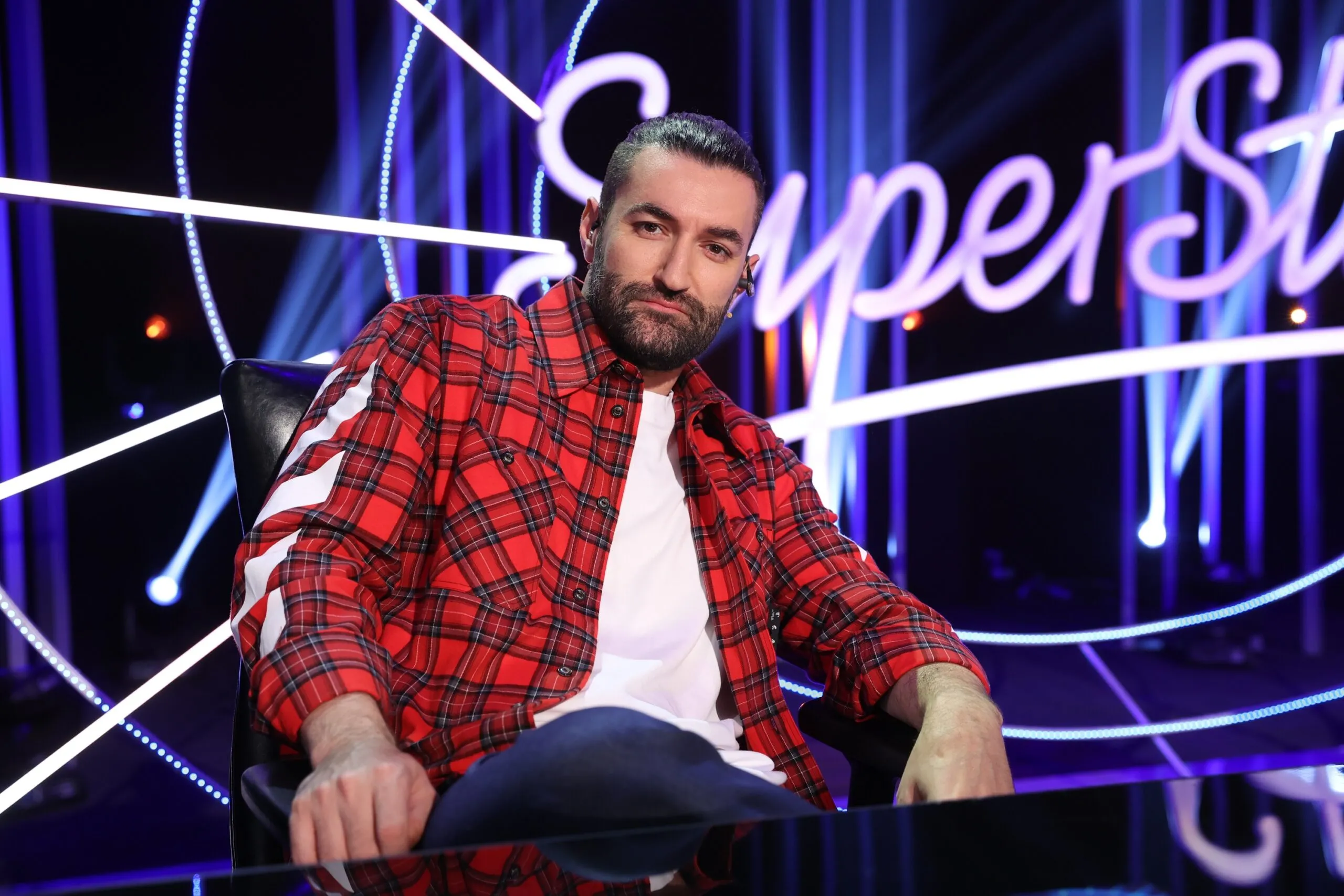 Smiley: ”Cei care reusesc sa faca piesele sa traiasca sunt oamenii care stiu sa spuna povesti”. De la 20:30, nu ratati o noua editie SuperStar Romania!