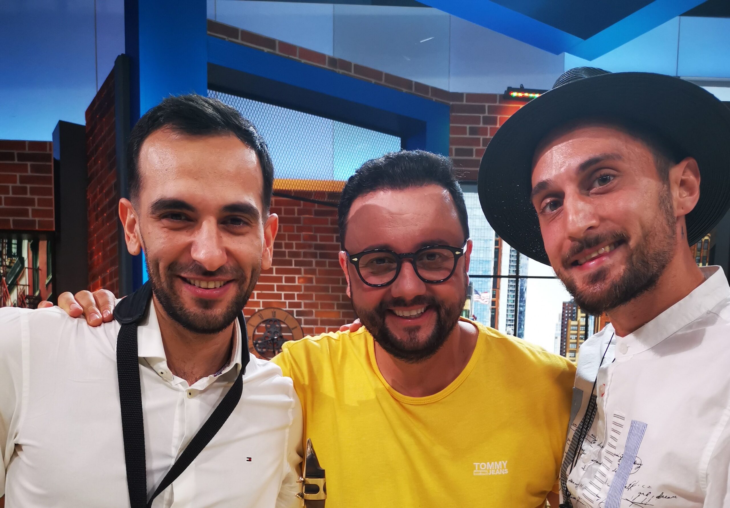 Smoothie & The Urbans si 8 vedete au lansat o variantă inedită a piesei ”L’Ombelico Del Mondo”