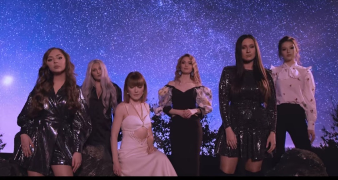 Piesa speciala cantata de The Mood – Theo Rose, Jo, Cleopatra Stratan, Alexandra Ungureanu, Alessandra si Raluca Diaconu