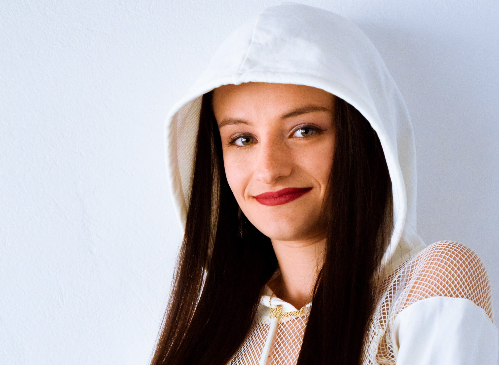 Ximena si-a facut debutul in muzica cu piesa „Ca-n Prima Zi”