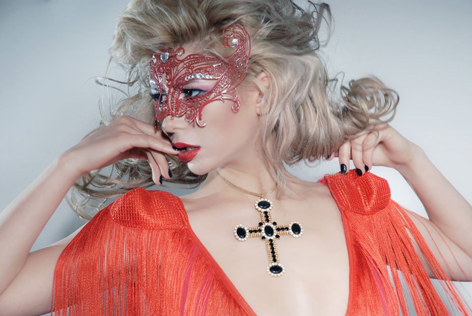 Interviu Adora: „Am integistrat o piesa noua care va fi o colaborare cu un artist international”