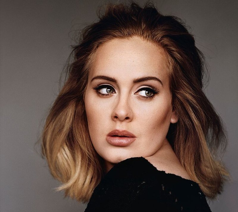 Adele finalizează divorțul iar fiul său se va afla în custodie comună
