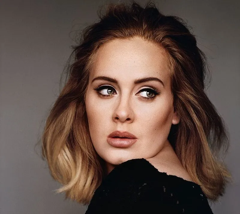 Adele finalizează divorțul iar fiul său se va afla în custodie comună