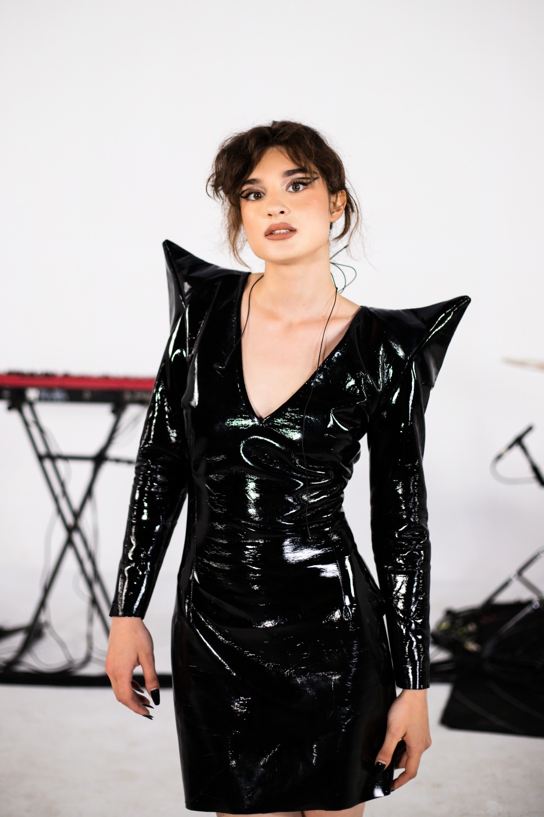 Alexa Dragu lansează versiunea live a piesei „Uită de mine”