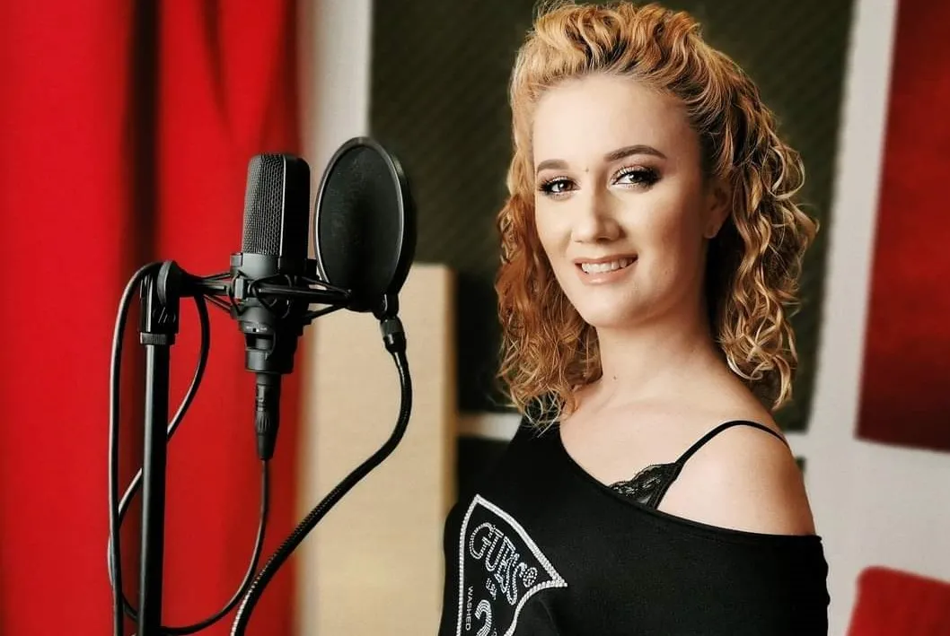 Alexandra Craescu a lansat piesa „Lumina de stea”