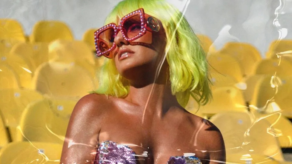 Alexandra Stan are videoclip nou si o noua colaborare cu Apple Music pentru campania „4 luni gratuite de Apple Music”