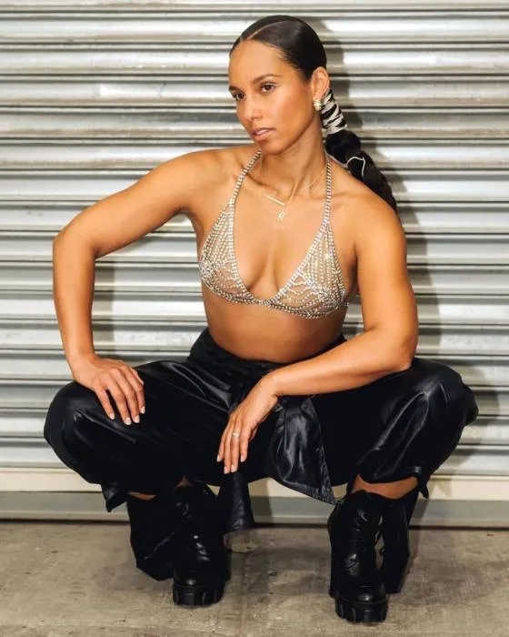 Alicia Keys a rupt internetul în super apariția ei de la Super Bowl