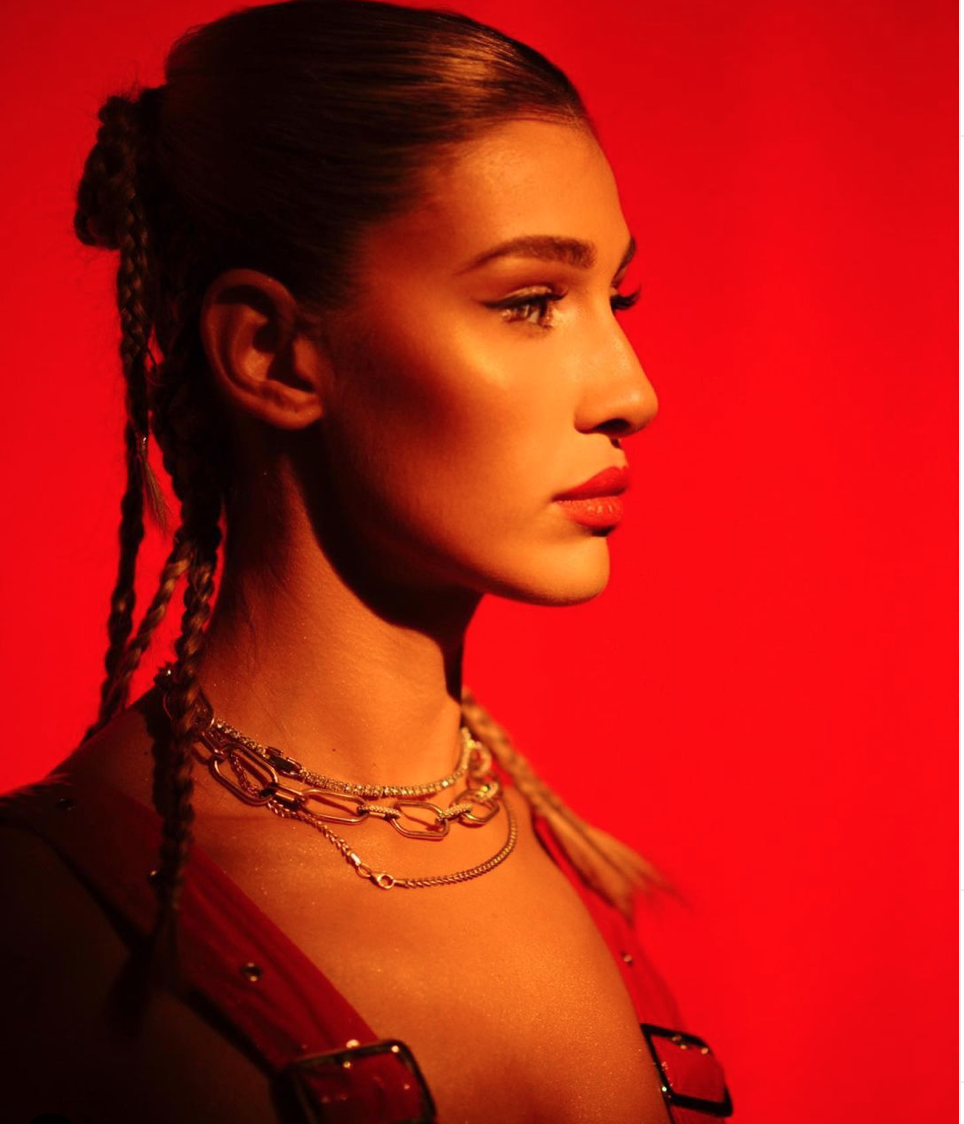 Alina Eremia lansează piesa ”Să fii fericit” exclusiv în variantă acustică