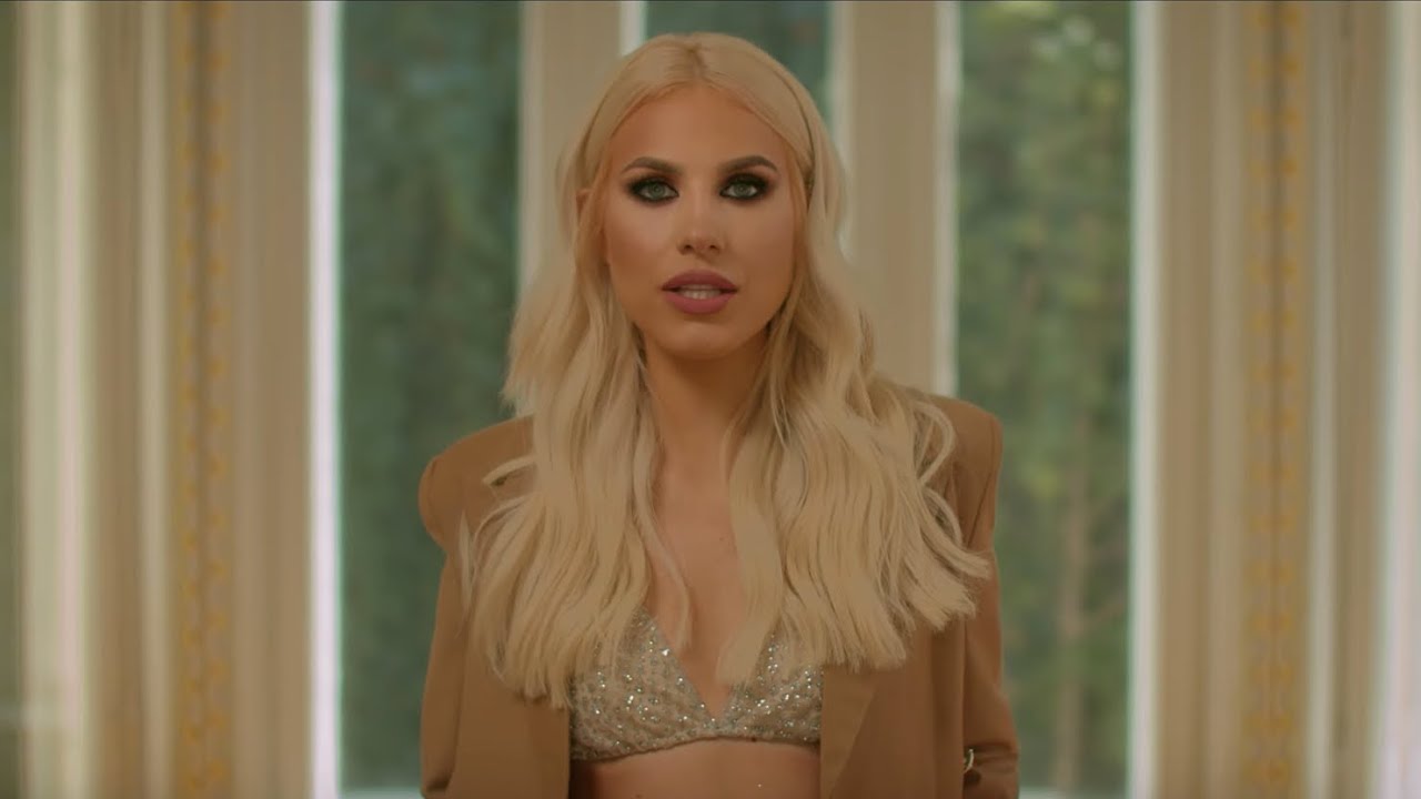 Interviu Amna: „Noi, artistii, cautam inspiratia in natura si in ceea ce ne inconjoara”