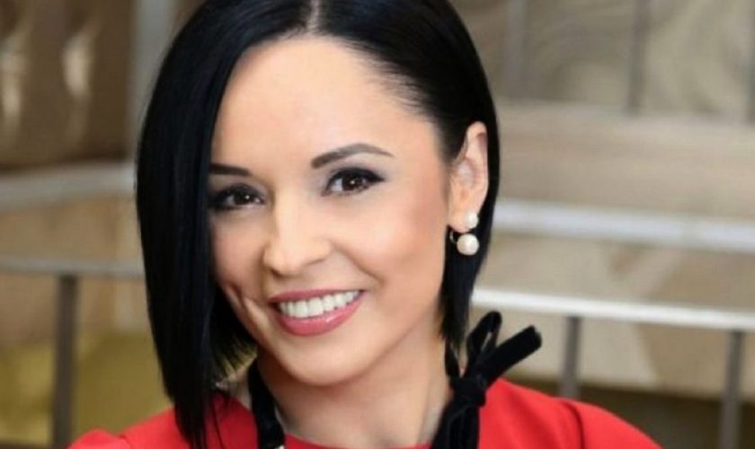 Andreea Marin, propriul hairstylist. Vedeta a fost nevoită să se vopsească singură din cauza izolării la domiciliu