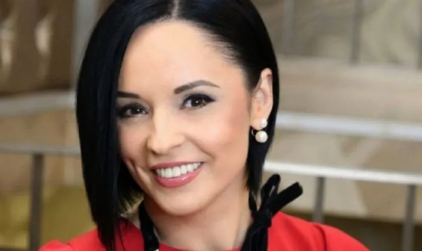 Andreea Marin, propriul hairstylist. Vedeta a fost nevoită să se vopsească singură din cauza izolării la domiciliu