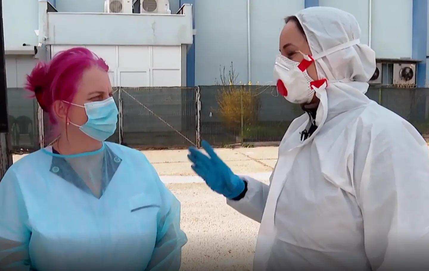 Andreea Marin, criticată de către fani pentru că are echipament mai scump de protecție comparativ cu medicii din spitale: „Simt nevoia să vă trezesc la realitate”