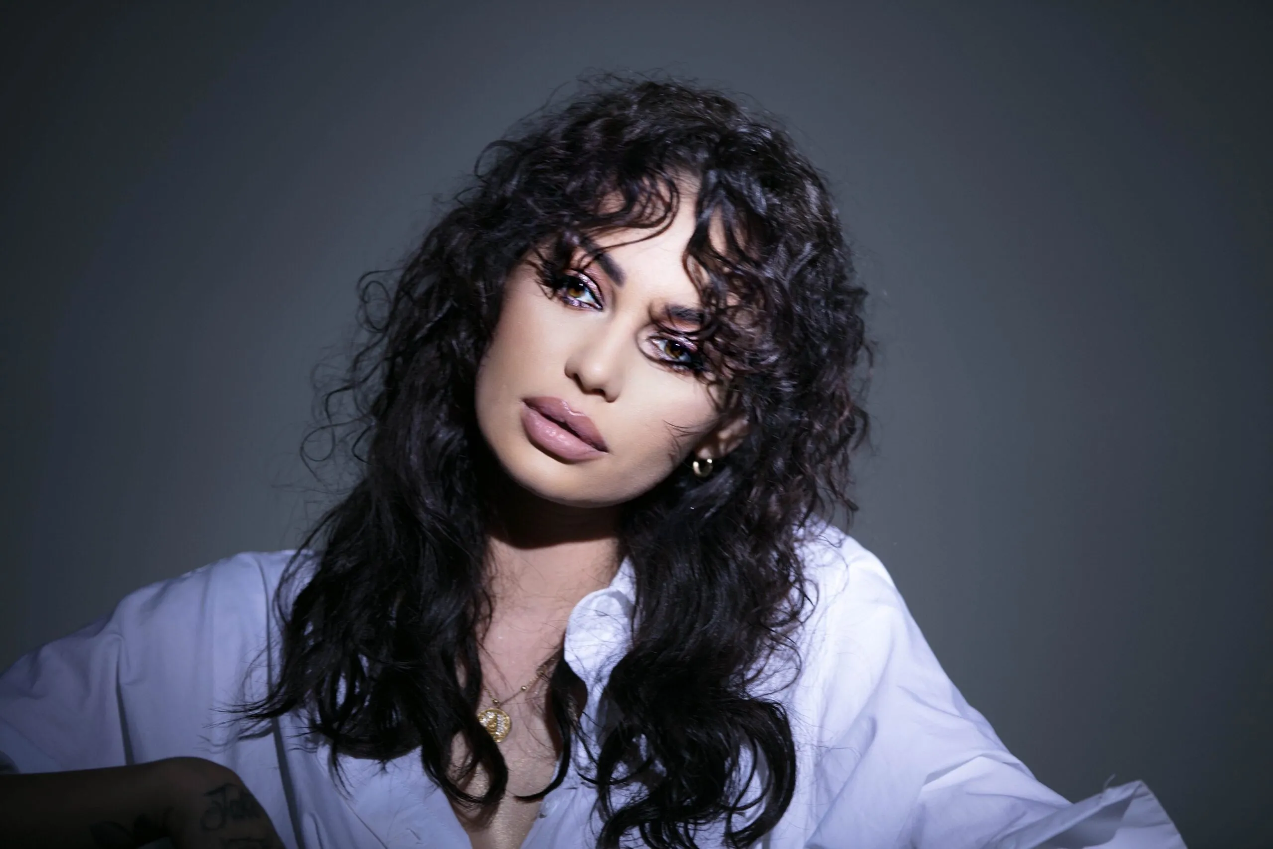 Andreea Olaru si Robert Toma lanseaza melodia „Departe de tine”