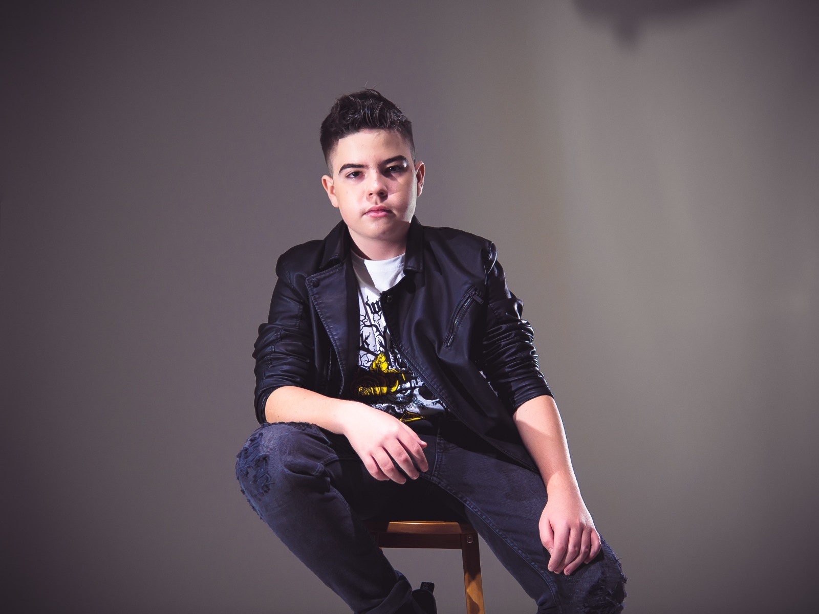 Andy Neagu, fost concurent în echipa Innei la Vocea României Jr. lansează primul single – ,,Fire”.