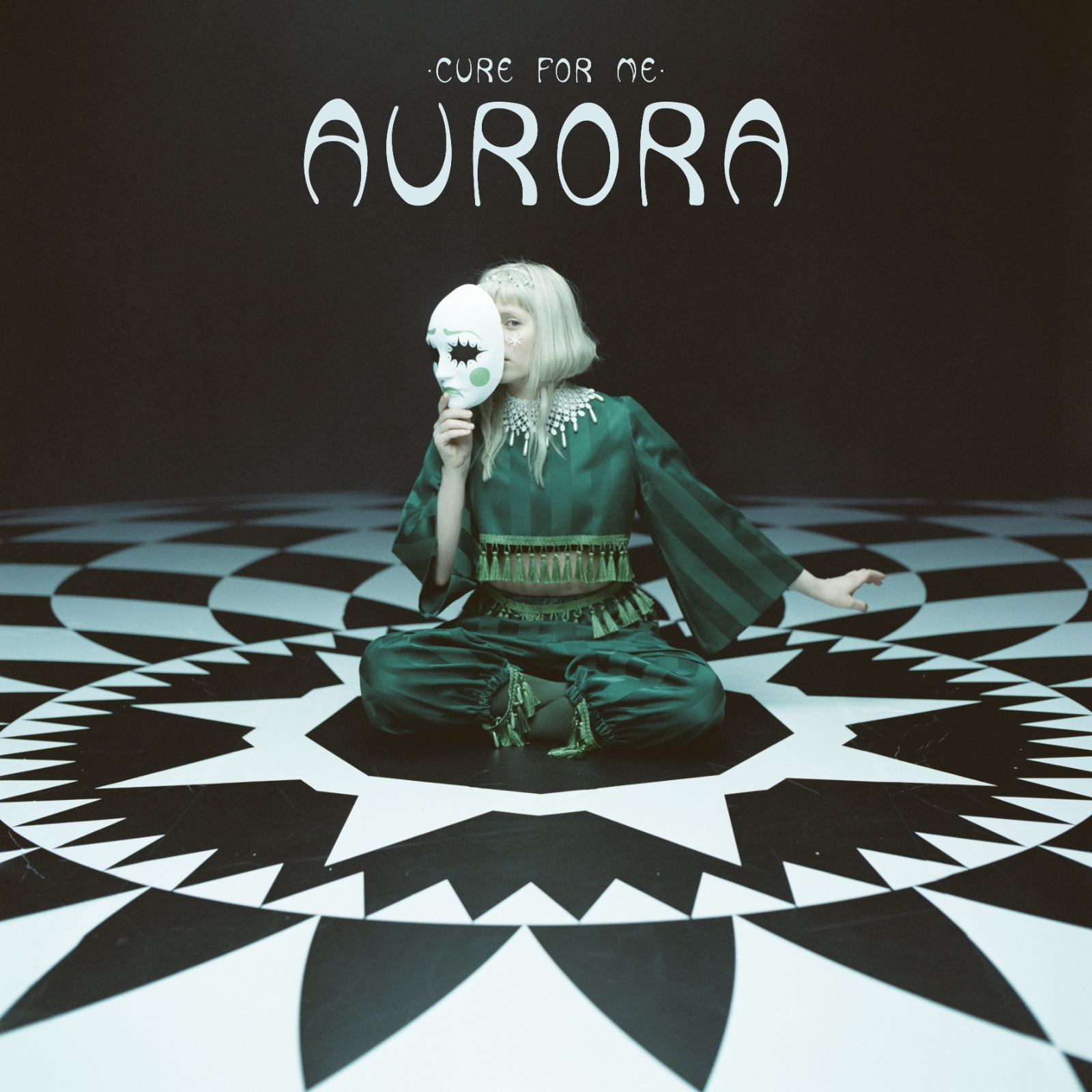 Aurora a revenit cu single-ul „Cure For Me”