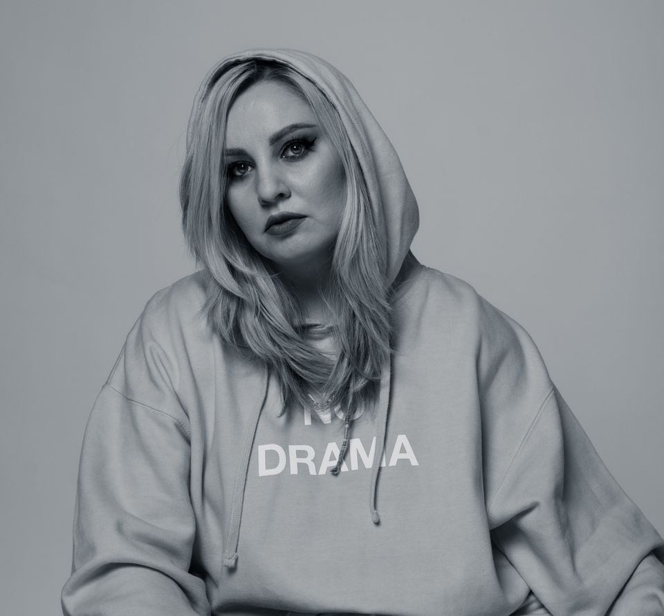 AVA a lansat ,, Hai pleacă!”, primul single de pe EP-ul Emoții