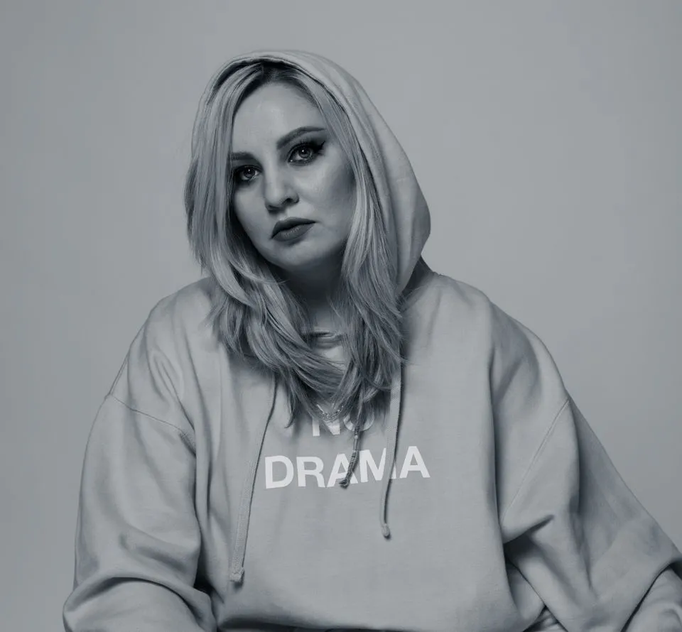 AVA a lansat ,, Hai pleacă!”, primul single de pe EP-ul Emoții