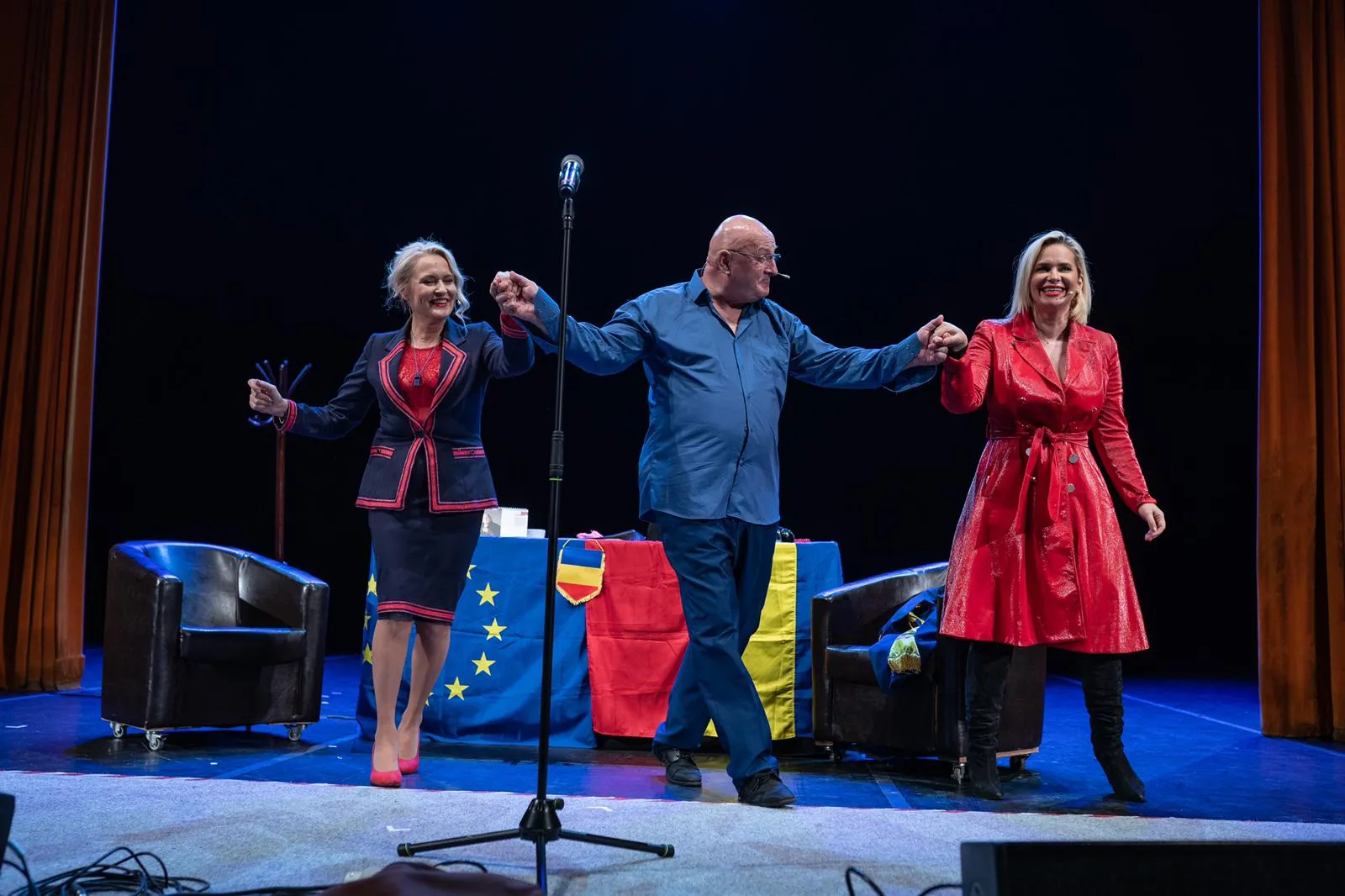 Constantin Cotimanis, Marius Bodochi, Anca Sigartău și Paula Chirilă au adus zâmbetul pe buzele spectatorilor