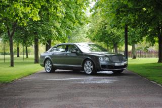 Oameni celebri care conduc Bentley (P)
