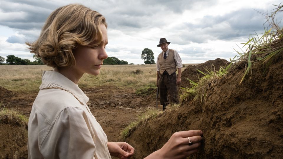 Ralph Fiennes și Carey Mulligan refac istoria în filmul Netflix The Dig