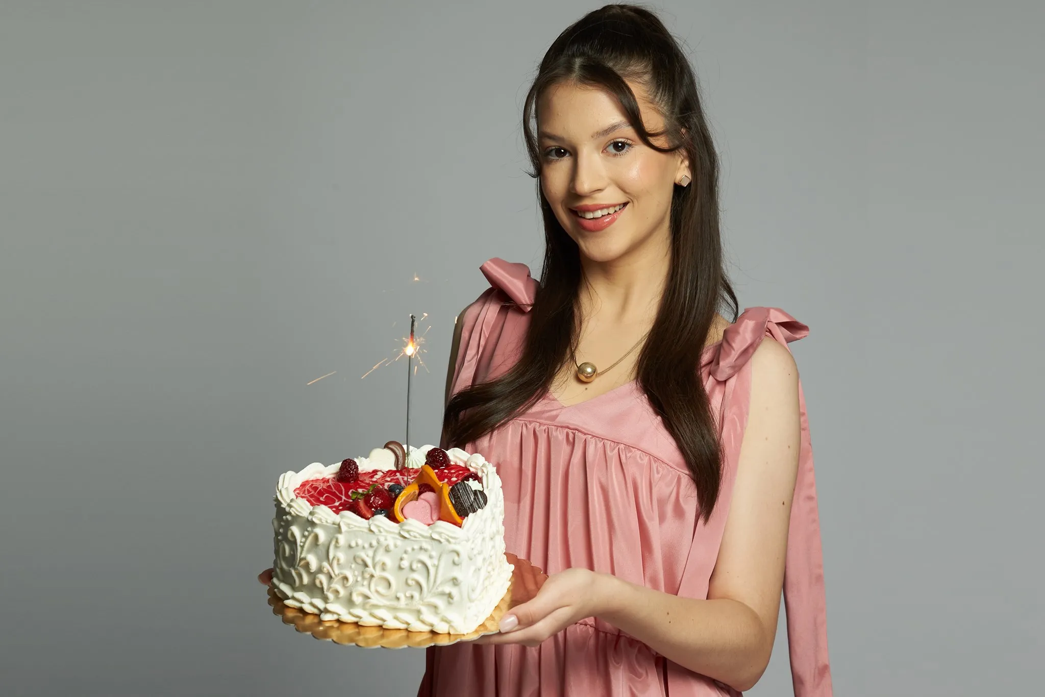 Dulcinella, surpriză dulce de ziua Cleopatrei Stratan Ce a primit artista din partea Brand-ului