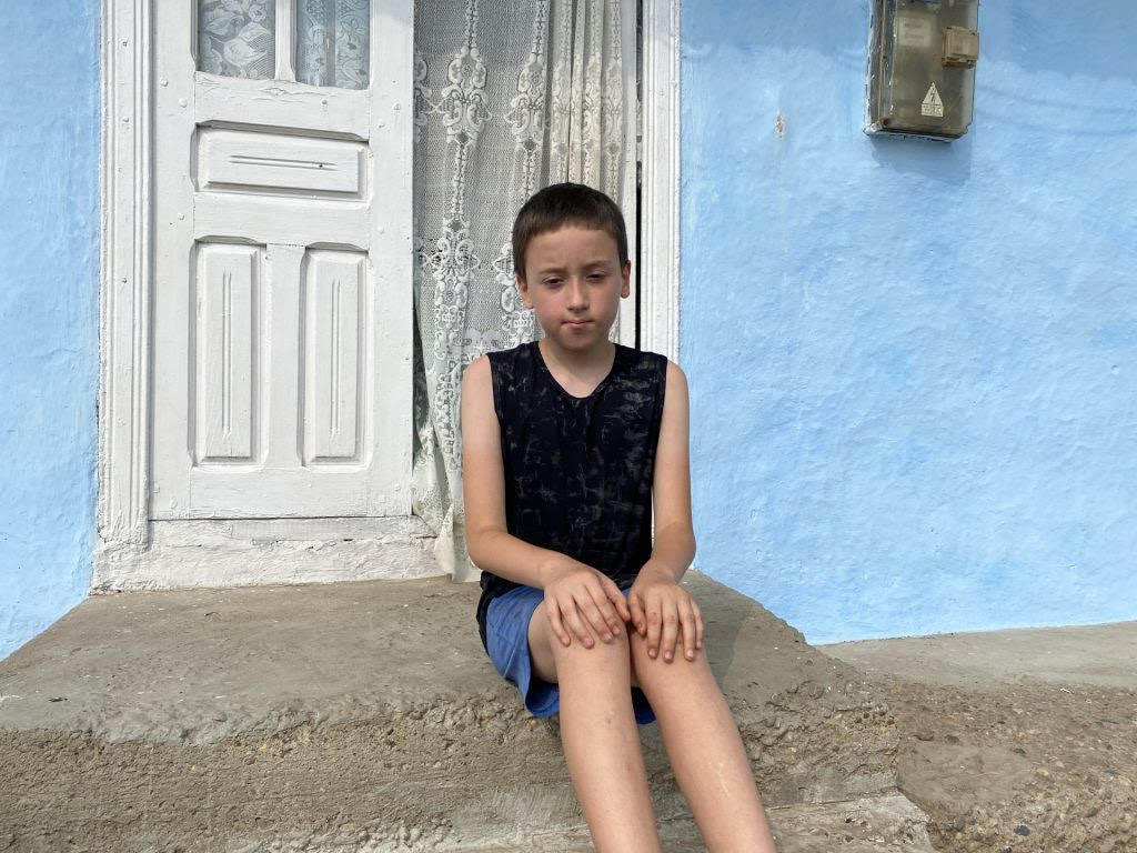 Povestea lui Cristian, băiatul de 9 ani care a învățat singur engleza, e genial la matematică și se antrenează pentru performanță pe Naradix!