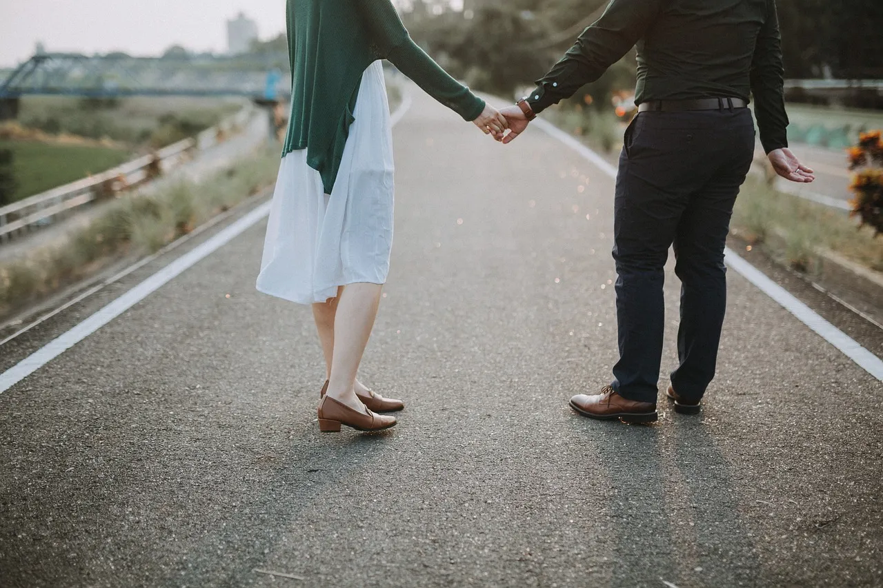 De ce este mai eficientă o întâlnire romantică pe timp de zi decât o cină seara
