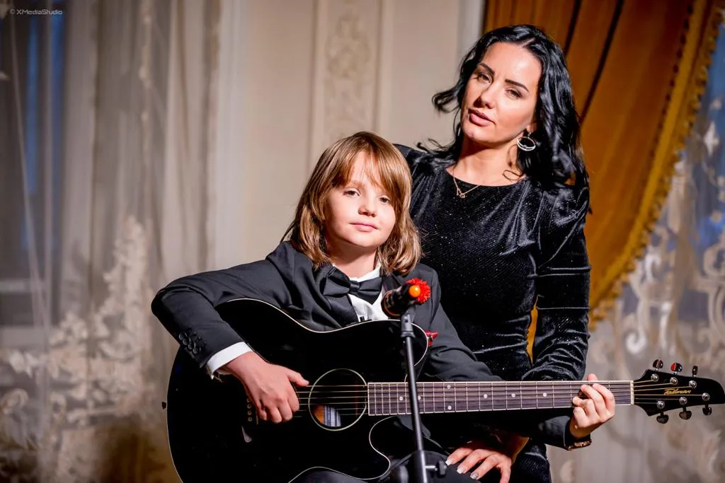 David Dobrincu, cadou de ziua mamei lui, un cover in duet cu Ava dupa „Shallow” al lui Lady Gaga & Bradley Cooper