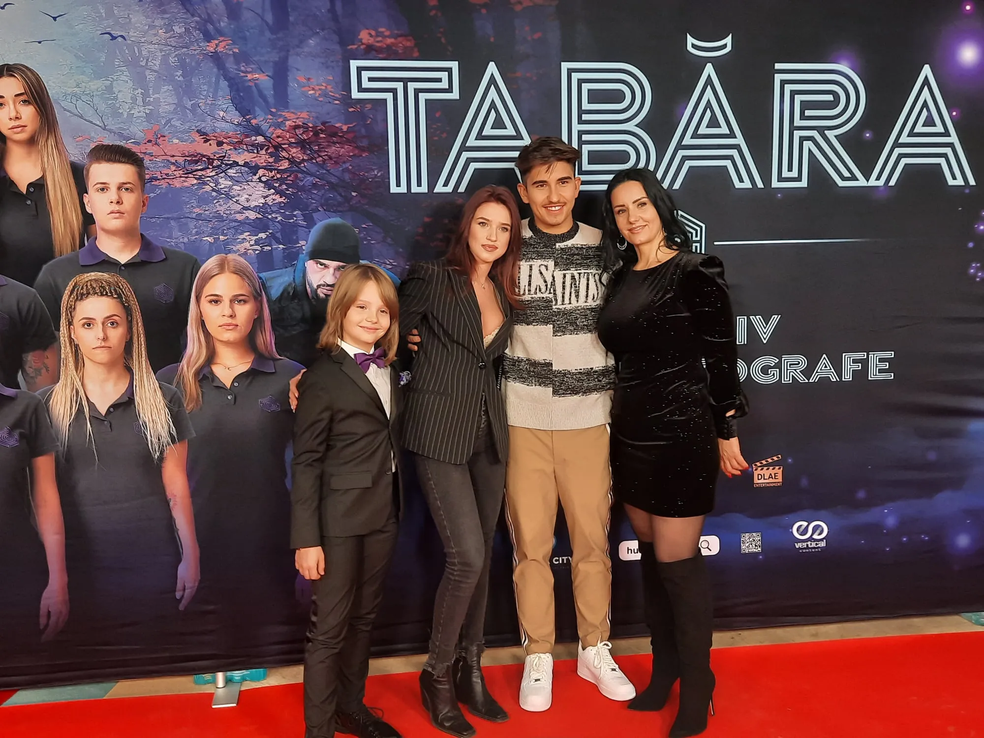 David Dobrincu pe covorul rosu la premiera Tabara cu mama sexy si fratele cu iubita, Sebastian si Ioana Ignat!