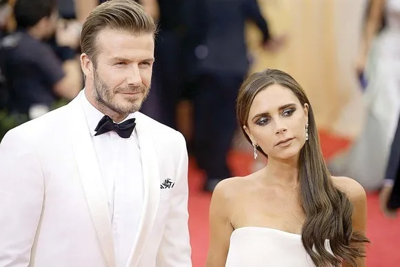 Beckhams s-au plătit singuri cu 21 de milioane de lire sterline, în ciuda pierderilor din afaceri