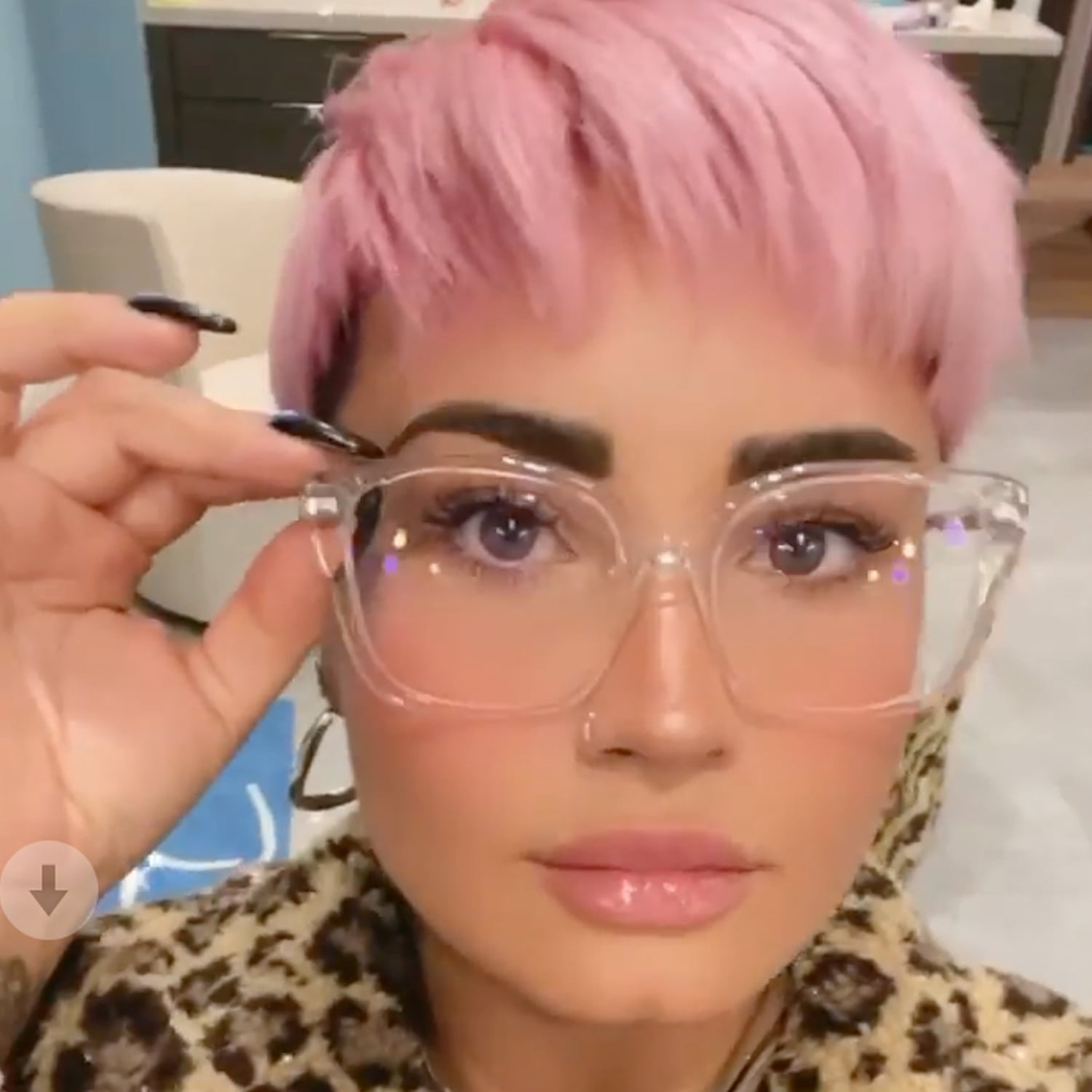Motivul pentru care Demi Lovato se gândește să își radă tot părul