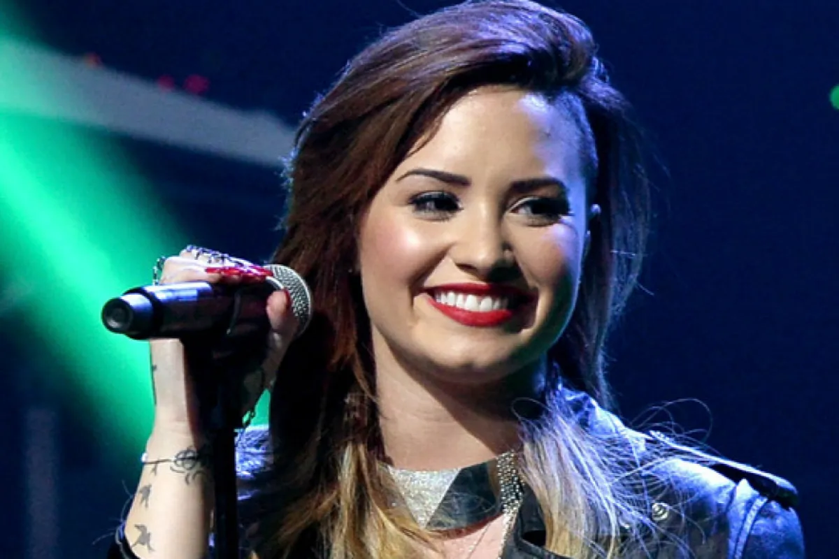 Demi Lovato prezintă o nouă coafură incredibil de scurtă într-o transformare șocantă