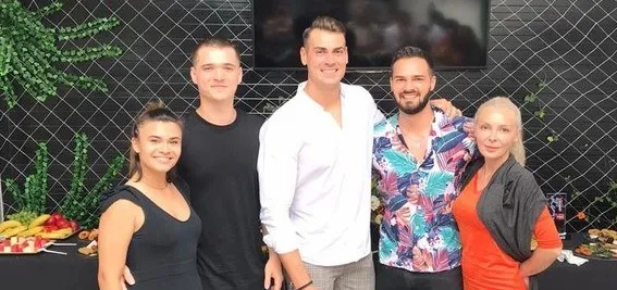 Didi Bulimar si Mihai Berar vor in vacanta in siguranta la mare la Shut Up Beach